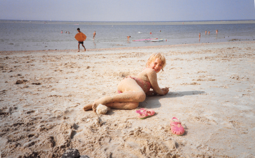 Holland-12 Natalie on beach